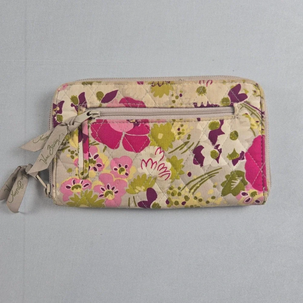 Vera Bradley Wallet Make Me Blush Pink Floral Quilted Zip Organizer Wallet - Picture 2 of 4